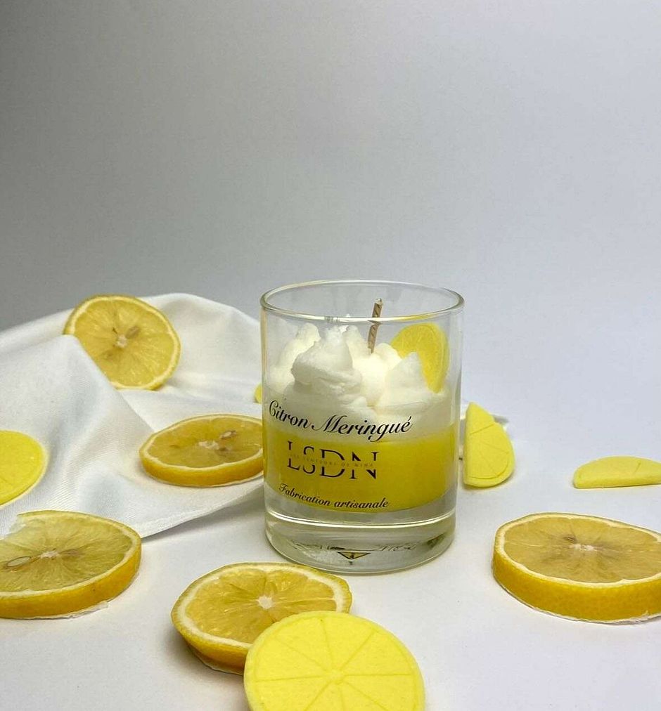 Bougie dans un verre sous forme de citron meringué - Agrandir l'image, .JPG 172,5 Ko (fenêtre modale)