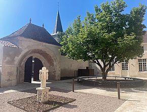 Cour intérieur de l'Hôtel de Camilly après travaux - Agrandir l'image, .JPG 110,8 Ko (fenêtre modale)